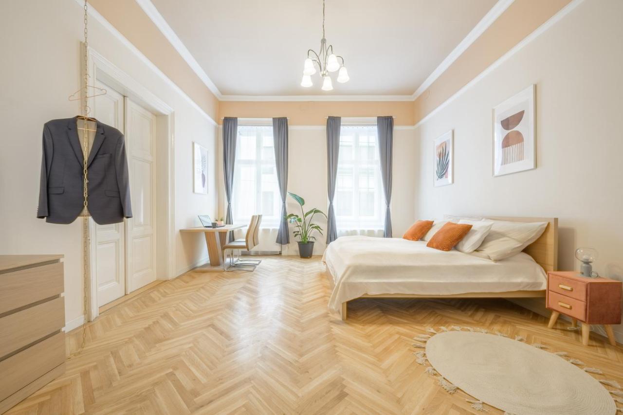 Best Seasons Andrassy Budapest Exterior photo