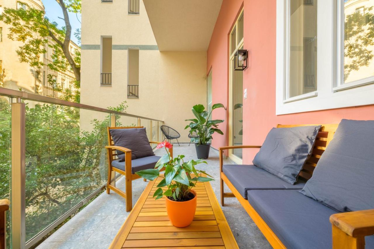 Best Seasons Andrassy Budapest Exterior photo