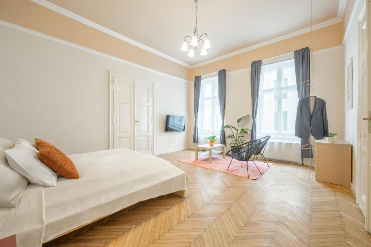 Best Seasons Andrassy Budapest Exterior photo